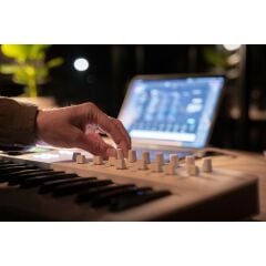 Arturia Keylab Essential 61 Mk3 Beyaz Midi Klavye  Pigments Hediyeli