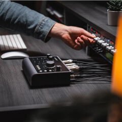 Audient iD24 Usb-C Ses Kartı 10 Giriş - 14 Çıkış